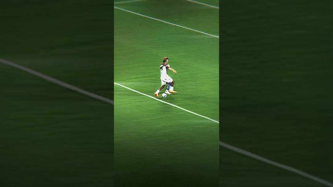 Who is your favorite defender among the national team players?  #Japan National Soccer Team #Sports #Shogo Taniguchi #Ko Itakura 🆔@STV656(มี@) #คัดบอลโลก #ณี่ปุ่น #บอลโลก