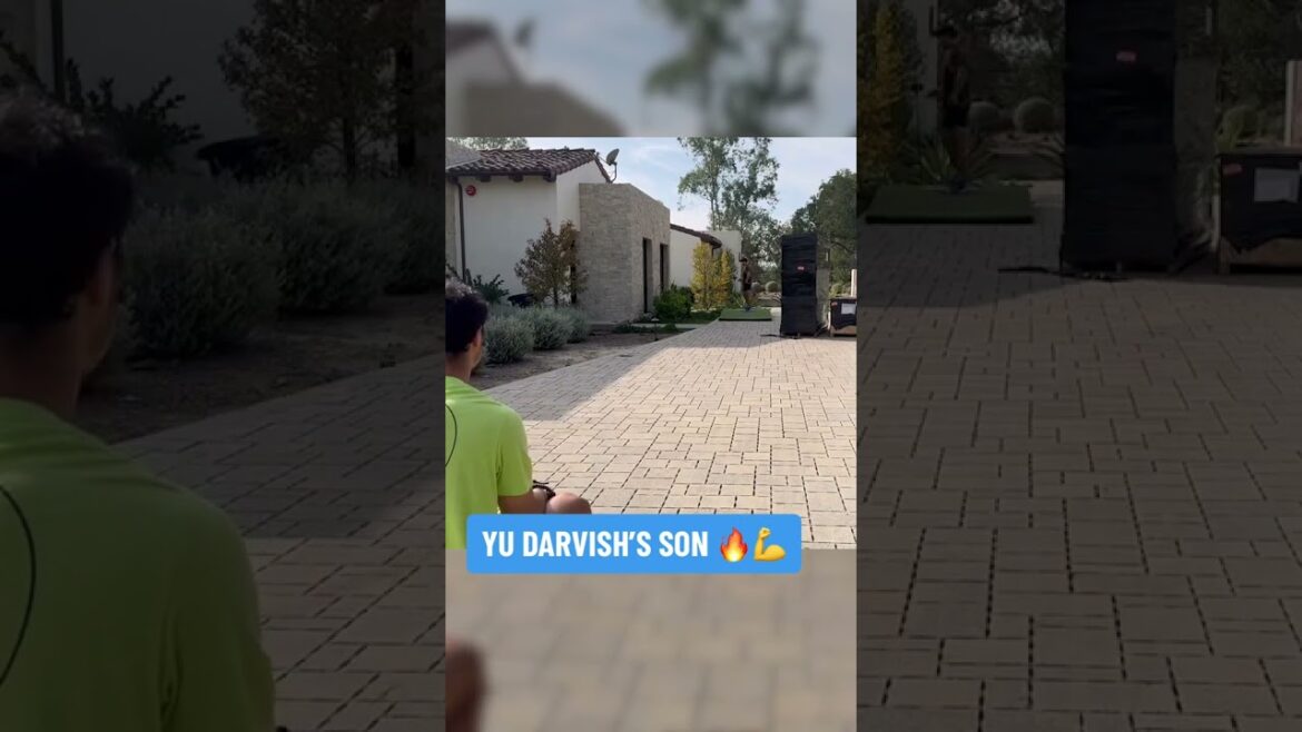 Yu Darvish playing catcher for his son 🤝