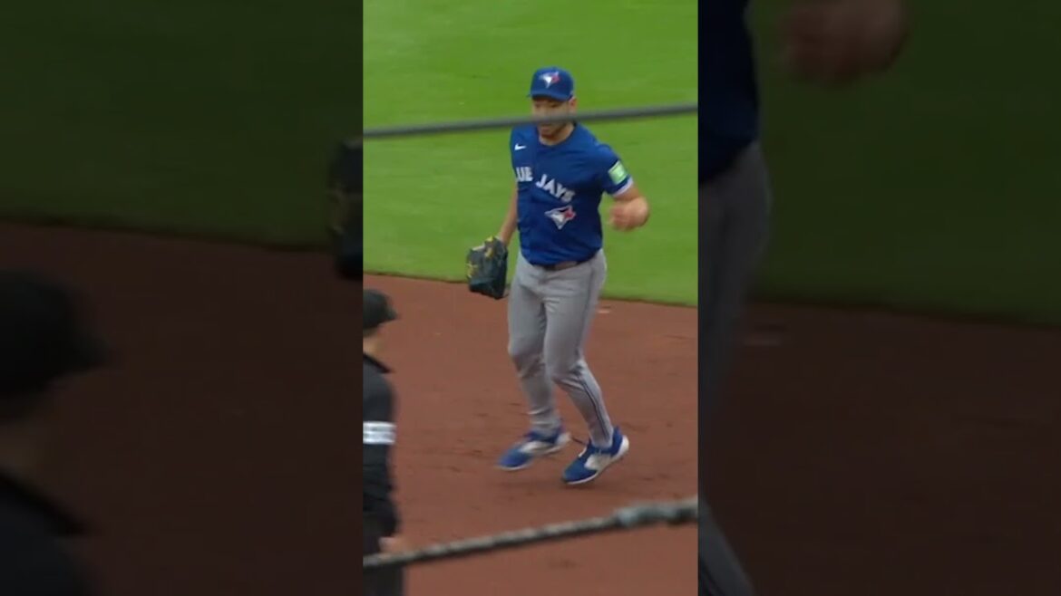 Vlad Guerrero Jr. to Yusei Kikuchi -- no glove required!