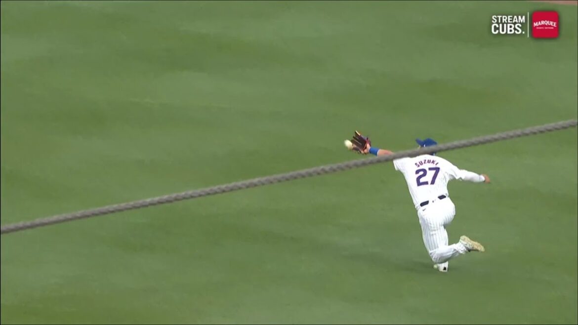 Seiya Suzuki Nice sliding catch! He brilliantly caught a long-hitting ball that flew to right-center field.