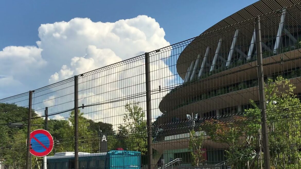 Fence in front of the National Stadium (on the day of the Tokyo Olympics opening ceremony)