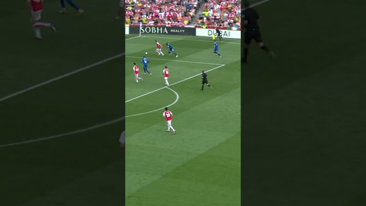 SUPER TOMIYASU SCORES! SUPER TOMIYASU SCORES!