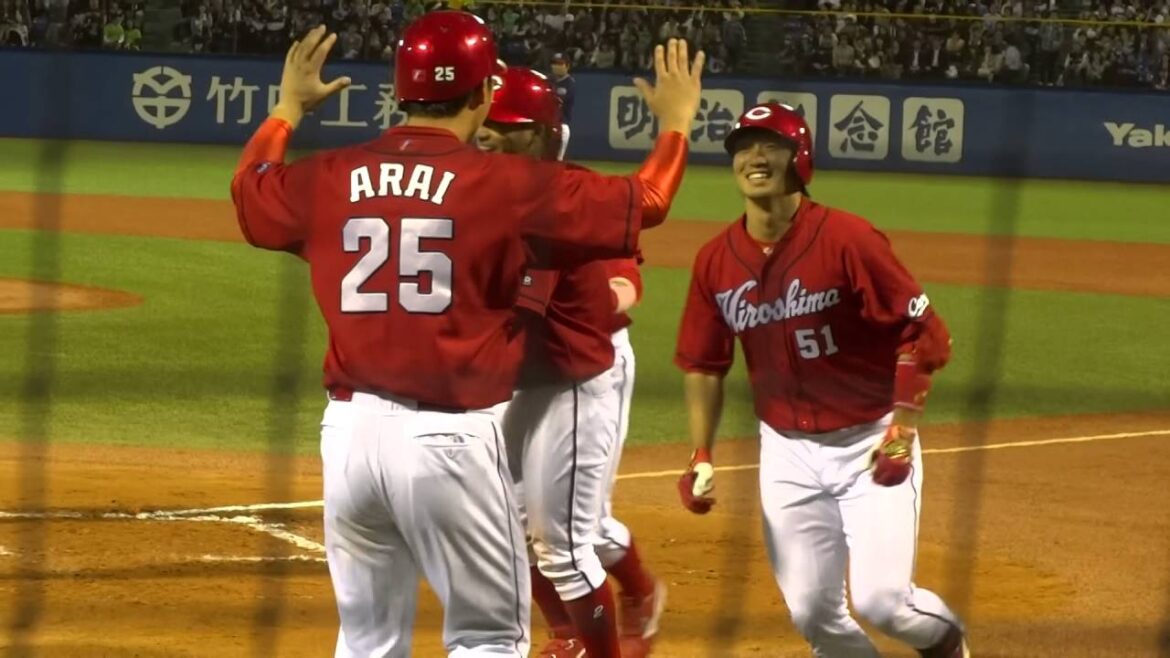 Hiroshima's Seiya Suzuki grand slam home run @Meiji Jingu Stadium 2016.4.26