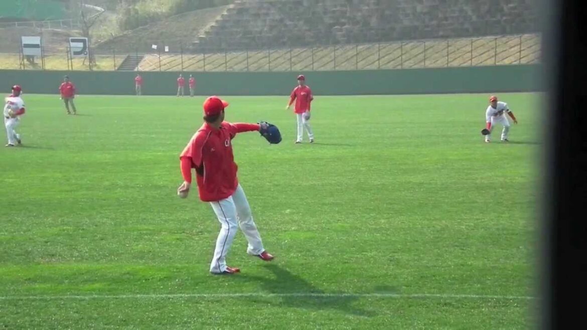 20140203 Kenta Maeda and Yusuke Nomura, pitchers, Carp Nichinan Camp