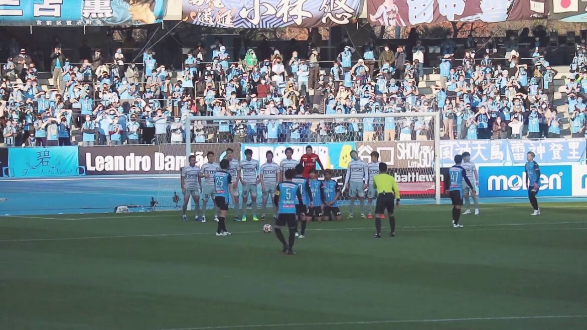 Aoi Tanaka scores a direct free kick in the goal in the 100th Emperor's Cup semi-final between Kawasaki Frontale and Blaublitz Akita