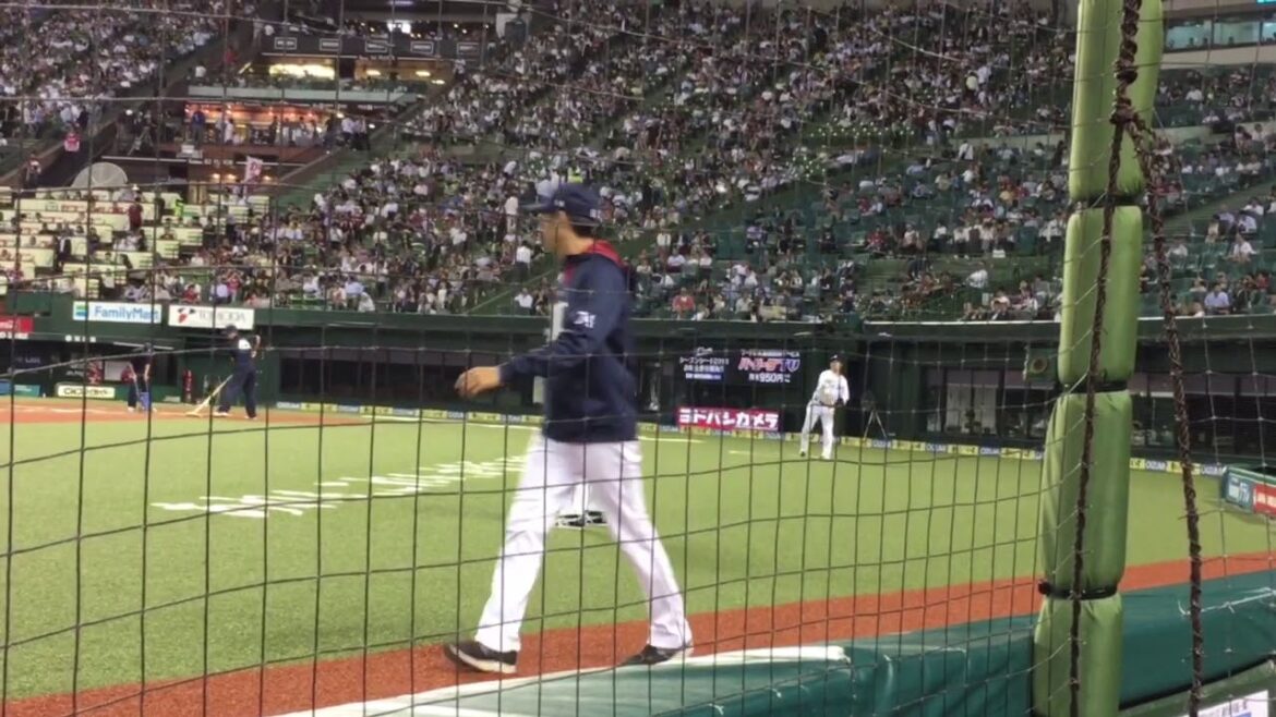 Yusei Kikuchi catches ball between innings