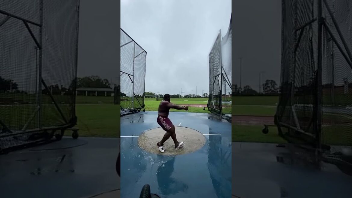 WOAH! Did the hammer just disappear into the horizon? 🤯