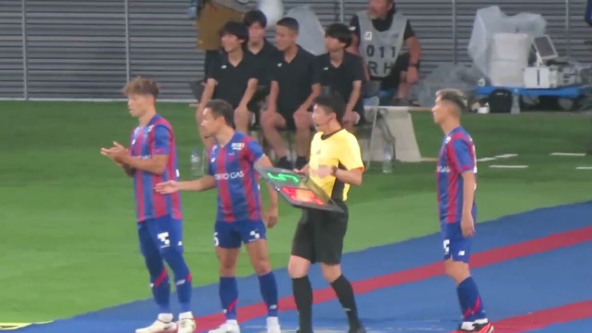 Three substitutions for Masato Morishige, Yuto Nagatomo, and Chikara Harakawa. 2024/07/13 FC Tokyo vs. Albirex Niigata National Stadium