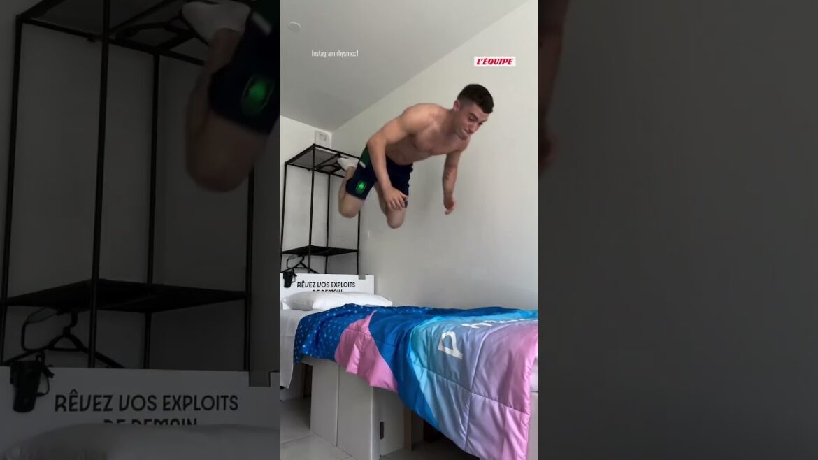 π An athlete tests the strength of cardboard beds in the Olympic Village #Olympics #jo #JO2024 π An athlete tests the strength of cardboard beds in the Olympic Village #Olympics #jo #JO2024