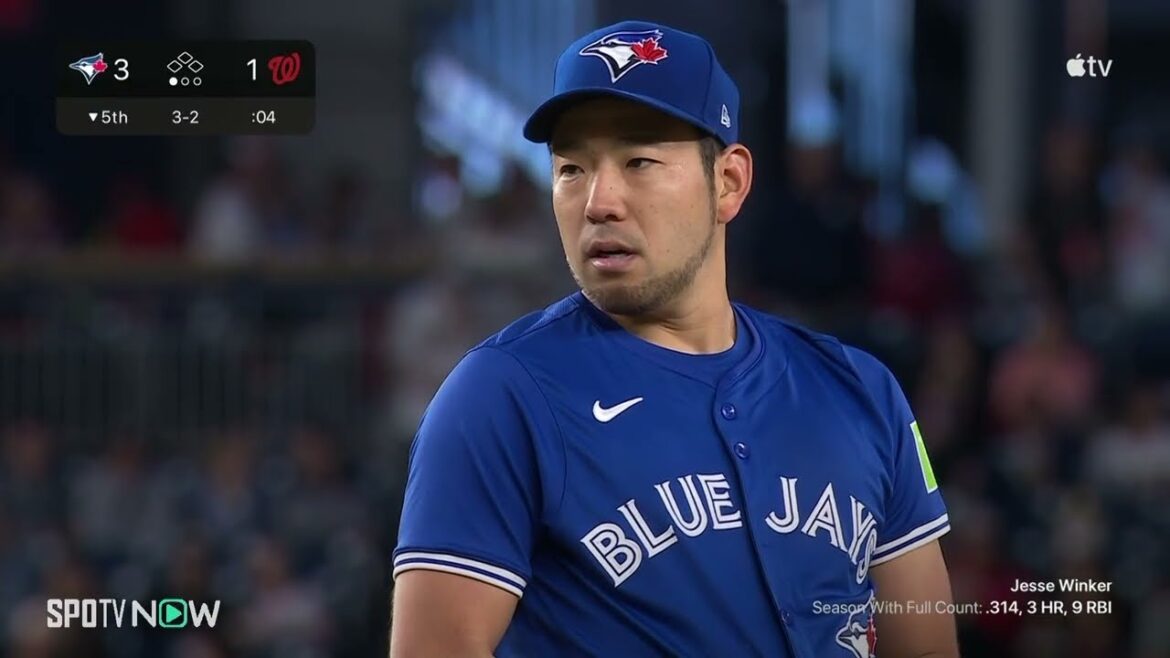 [Blue Jays' Yusei Kikuchi struck out two batters in the fifth inning!]With five consecutive strikeouts from the previous inning, his impressive pitching performance earned him the right to his third win of the season!