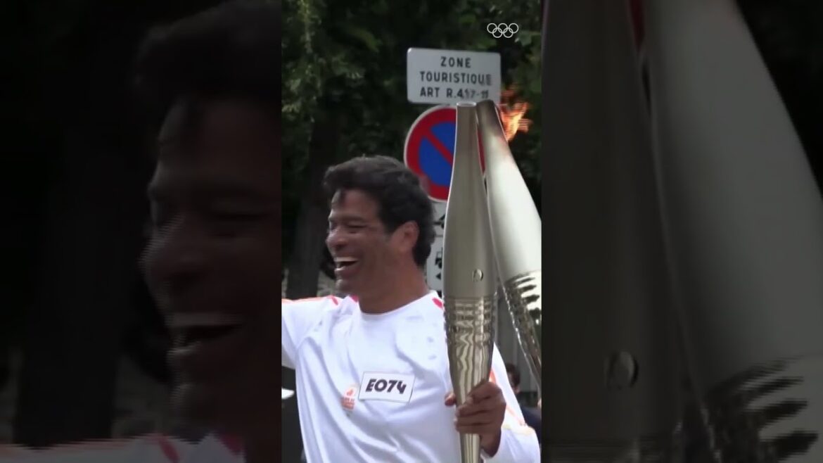 The Olympic torch at the Château de Versailles! 🔥🏰 #OlympicTorchRelay | #Paris2024