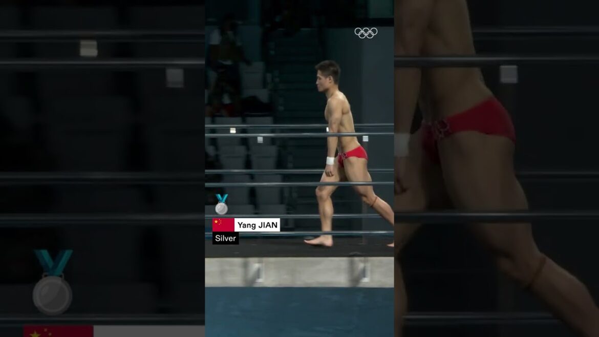 Who remembers these iconic dives from #Tokyo2020? 🙋 #Olympics #Diving #SportsTok #SportEdit