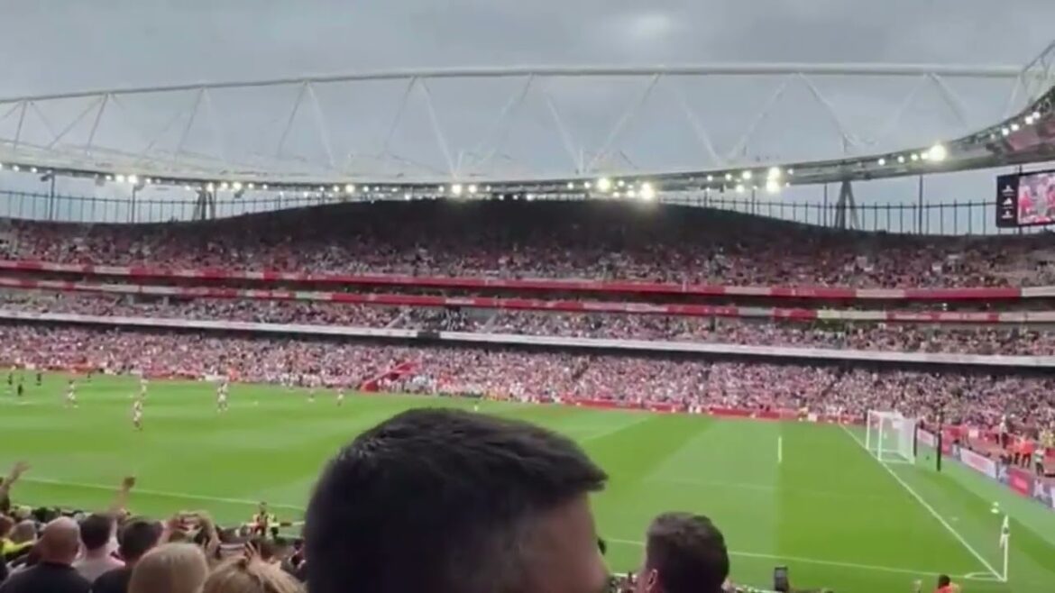 Arsenal Sing The Angel (North London Forever) First Time This Season Against Bayer Leverkusen