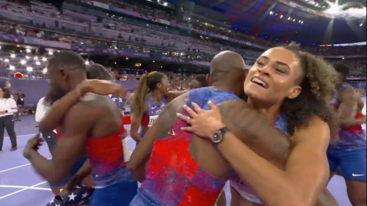 USA Men's & Women's 4x400m Relay Final Olympic Paris 2024, USA Team Gold Medal with Olympic Record