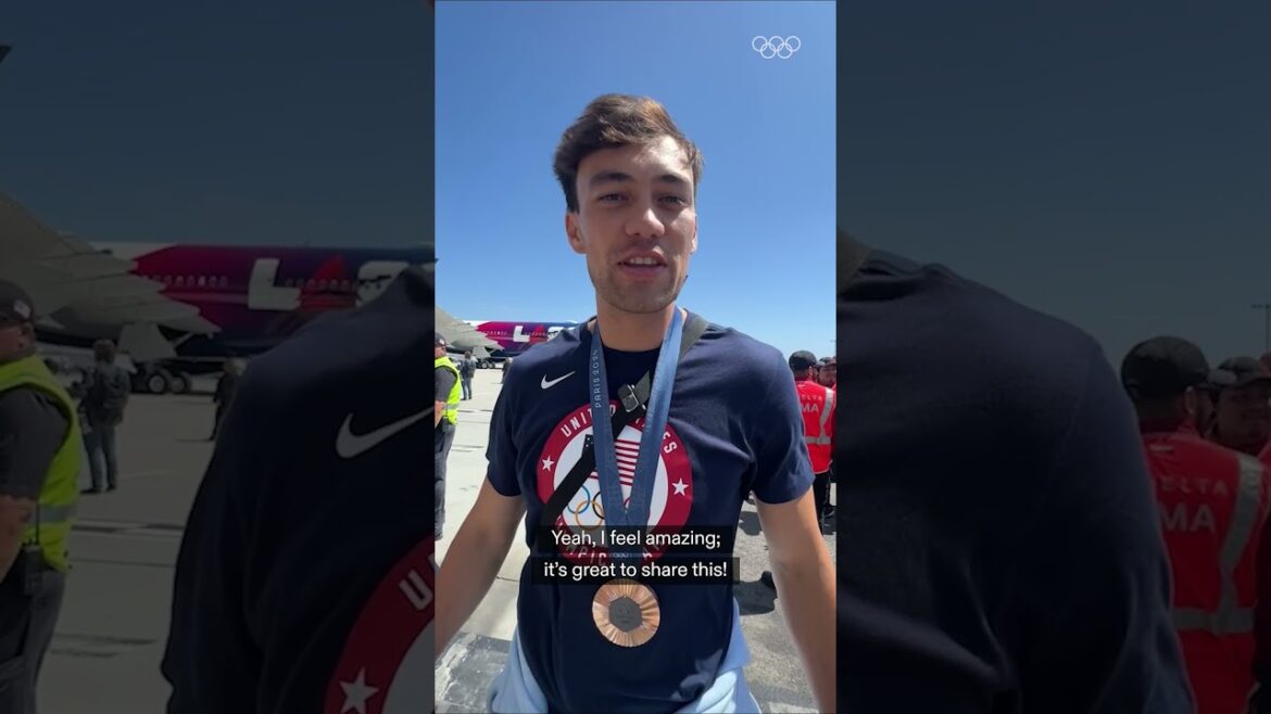 🇫🇷✈️🇺🇸 The Olympic Flag is in Los Angeles, and this is how it arrived! ✨