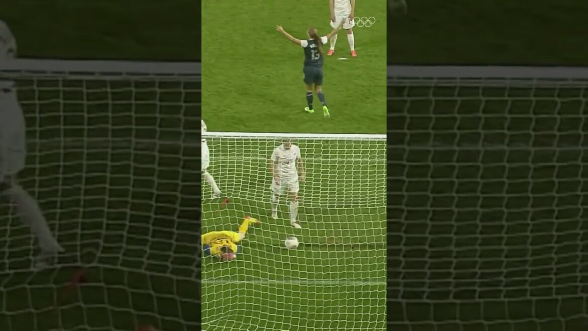 Alex Morgan ⚽️ An icon and legend of the game. 🎉