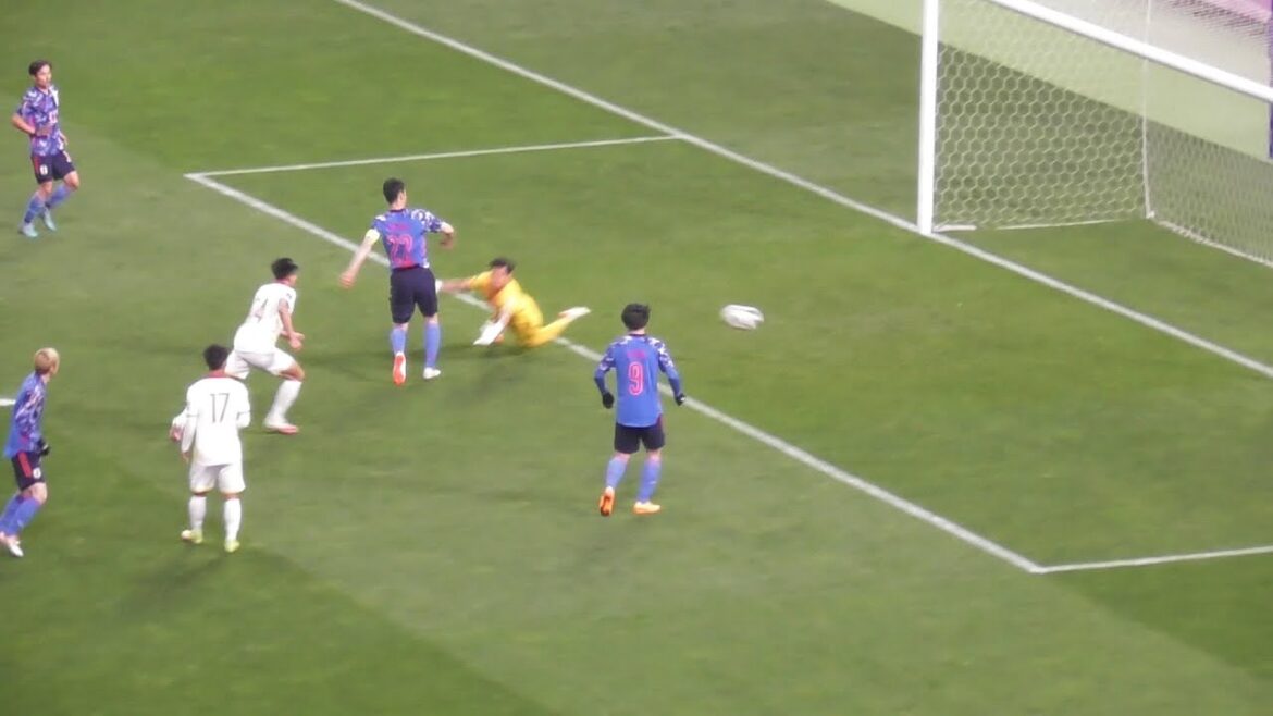 Soccer Japan vs Vietnam ~ Maya Yoshida's goal in the 9th minute of the second half ~