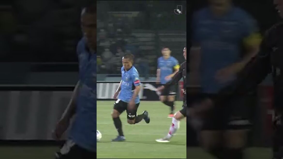 There are no friends on the pitch. 🙅🏻‍♂️😤