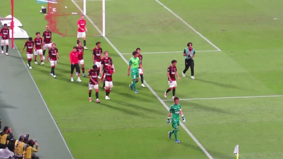 Greetings behind the goal and the main staff after the match 2024 Meiji Yasuda J1 League Round 31 Saturday, September 21, 2024 19:04 KICK OFF VS FC Tokyo @Saitama Stadium 2002