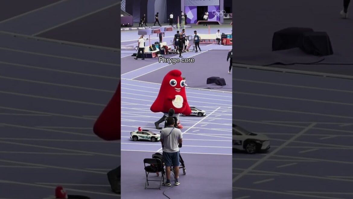 C'EST LA PHRYYYYYGEEEE! ❤️ #Olympics #Sports #Paris2024 #Phryge