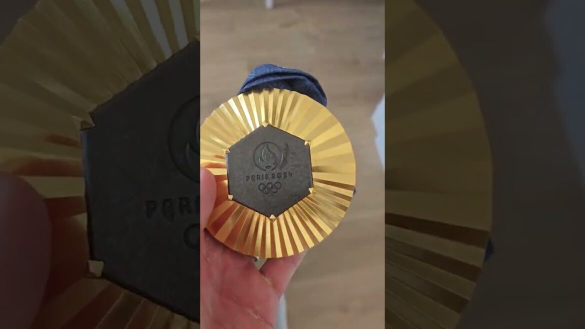 medal is home. 🫀📹: imogendaisyg #Olympics #Sports #Paris2024 #Medals
