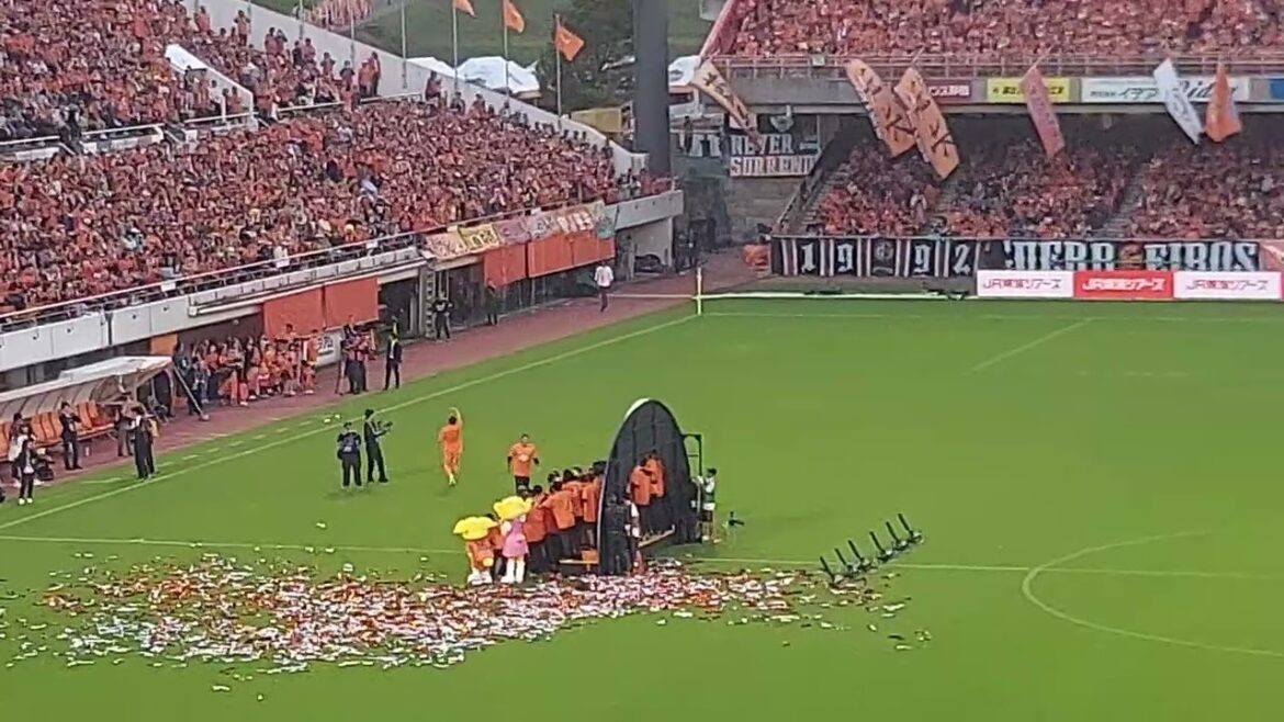 I guess he knew he was leaving. A tearful scene where Inui calls out to Gonda #Shimizu S-Pulse #soccer #j league #Shuichi Gonda #Takashi Inui I guess he knew he was leaving. A tearful scene where Inui calls out to Gonda #Shimizu S-Pulse #soccer #j league #Shuichi Gonda #Takashi Inui