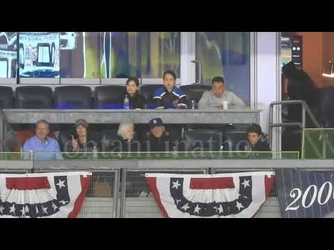 When Mamiko hears Shohei Otani’s name called, there is a scene where she nervously claps as if it were her own. After this, SHOHEI got on base with a hit! #shoheiohtani #dodgers#yankees#mvp When Mamiko hears Shohei Otani's name called, there is a scene where she nervously claps as if it were her own. After this, SHOHEI got on base with a hit! #shoheiohtani #dodgers#yankees#mvp