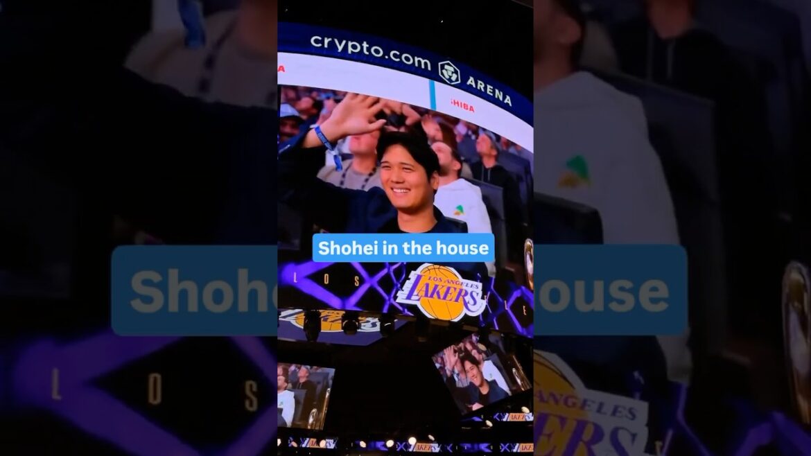 Shohei Ohtani Waves To Fan at Lakers Game! 👀🙌 #shoheiohtani #ohtani #shotime #dodgers #mlb #nba