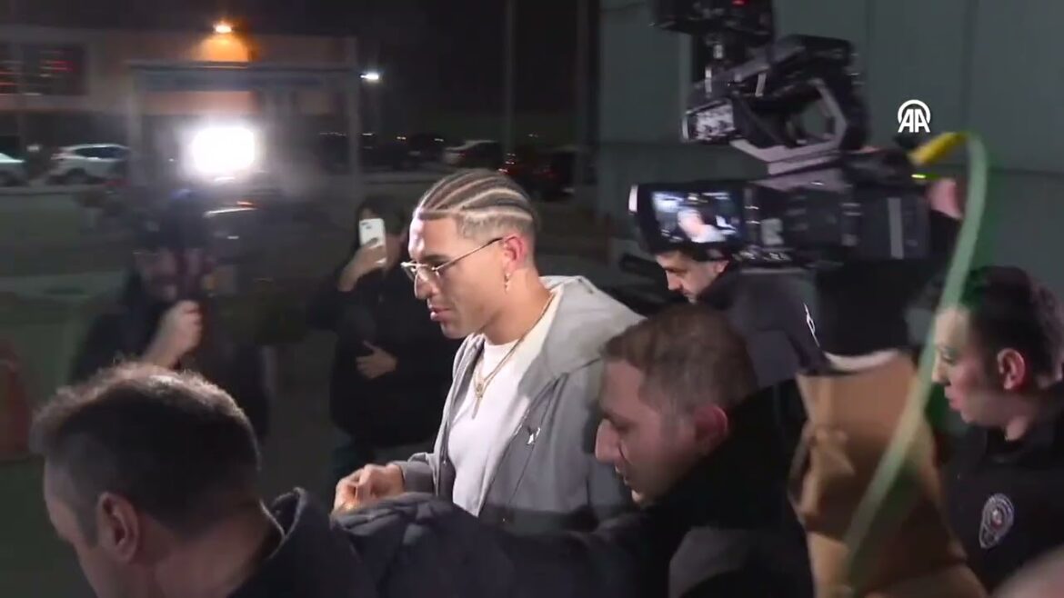 Fenerbahçe’s new transfer Diego Carlos came to Istanbul Fenerbahçe's new transfer Diego Carlos came to Istanbul