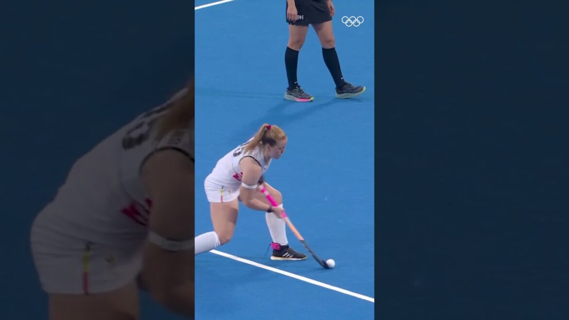Lob. Crossbar. In!! 🏑🤩