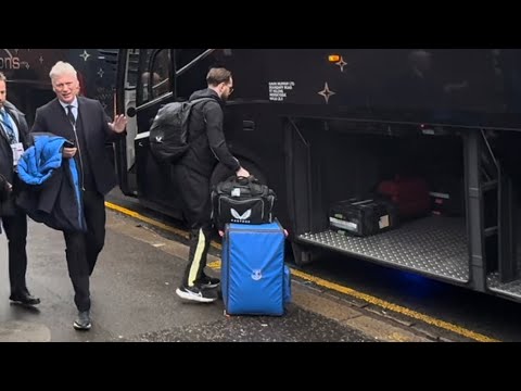 Everton Bus David Moyes Beto Jordan Pickford Carlos Alcaraz Selhurst Park Crystal Palace vs Everton Everton Bus David Moyes Beto Jordan Pickford Carlos Alcaraz Selhurst Park Crystal Palace vs Everton