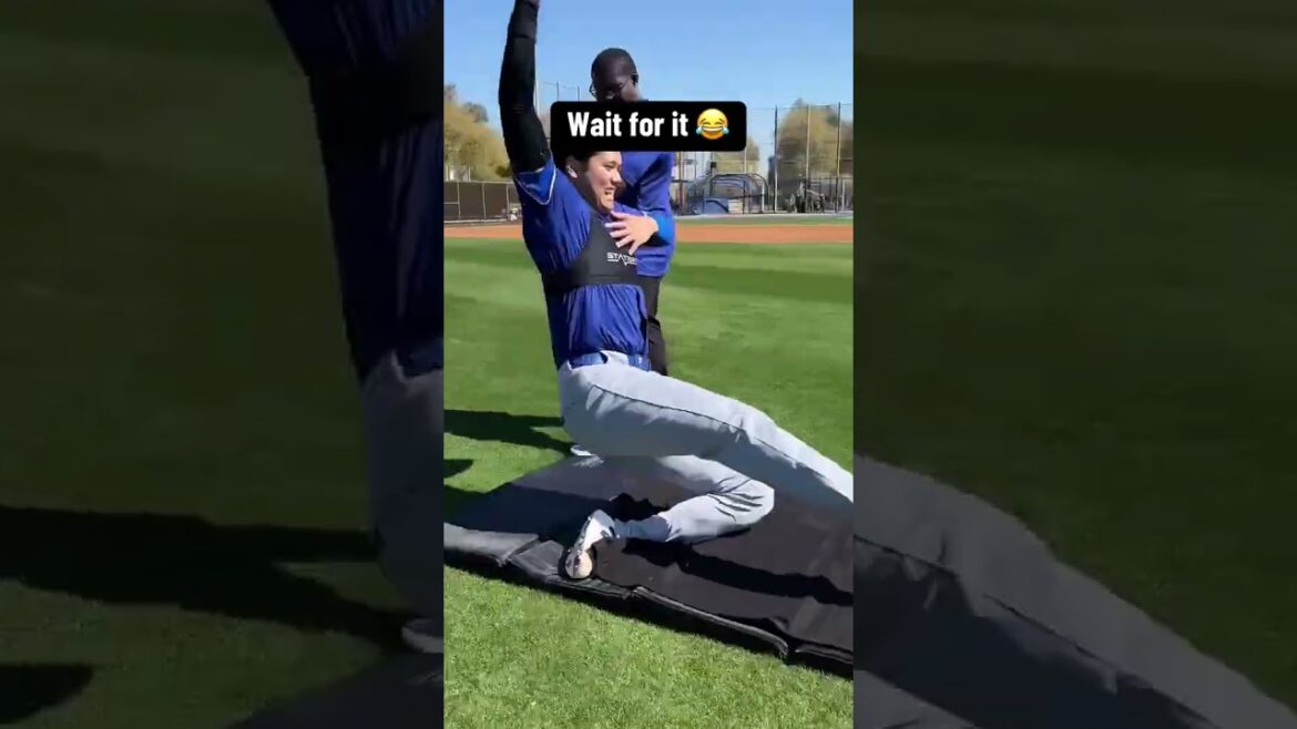 Shohei Ohtani practicing his slides 👀 (via @dodgers/TT) Shohei Ohtani practicing his slides 👀 (via @dodgers/TT)