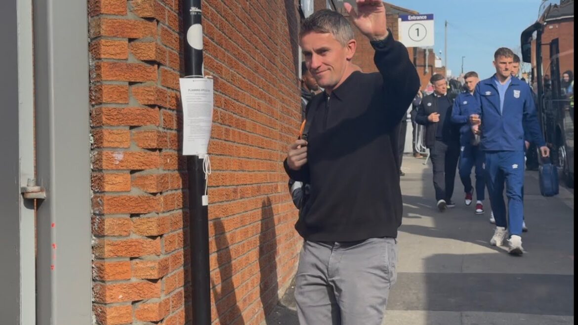 IPSWICH TOWN Bus KIERAN McKenna LIAM Delap JULIO Enciso arrival at Selhurst Park #cpfc #football