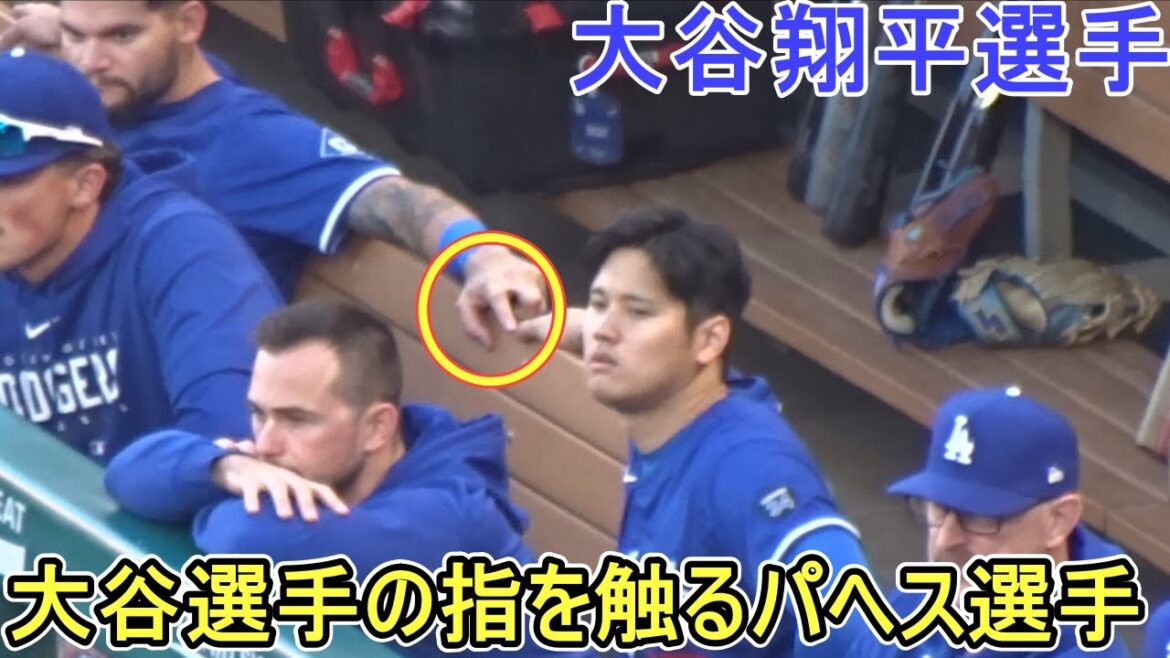 Pahes touches Otani's fingers[Otani Shohei]vs. Los Angeles Angels - Freeway Series - Shohei Ohtani vs Angels 2025