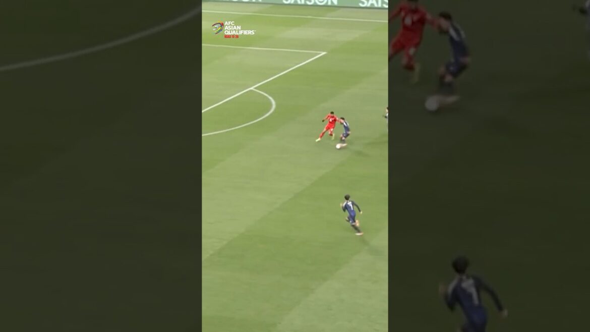 Kamada finishes a perfect team goal with style! 🇯🇵