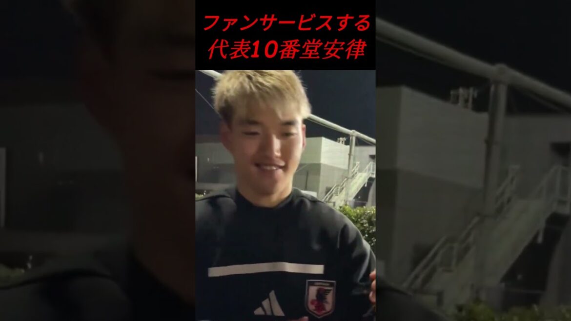 Doan Ritsu, the 10th representative, providing fan service