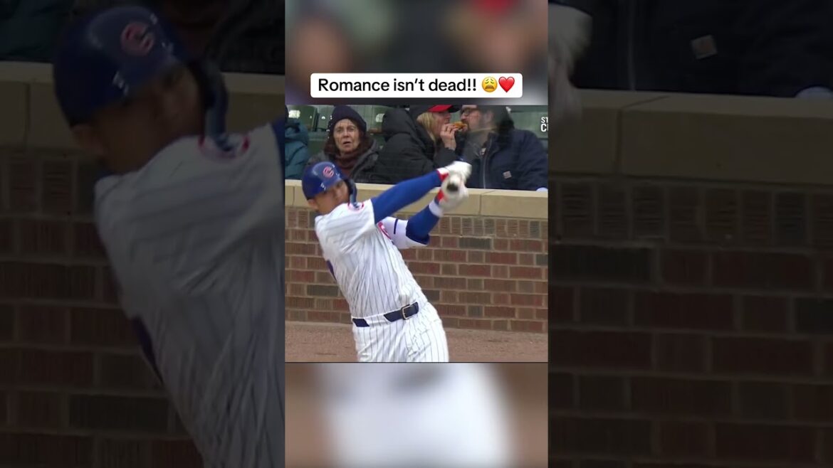 A couple eating hot dogs in love behind Suzuki Seiya! ww