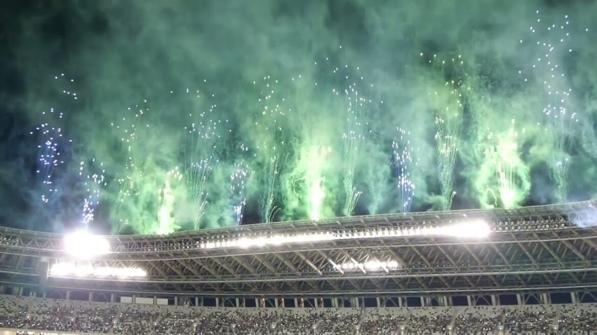 [Local footage]Here are some gorgeous fireworks that are brilliantly smashed into the national sky on Real Sociedad Anthem "♪Churi Urdin"!! #National Stadium #realsociedad