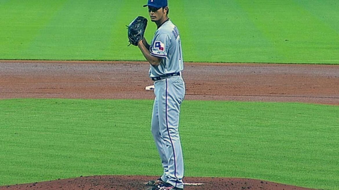 TEX@HOU: Darvish takes no-hit bid into eighth