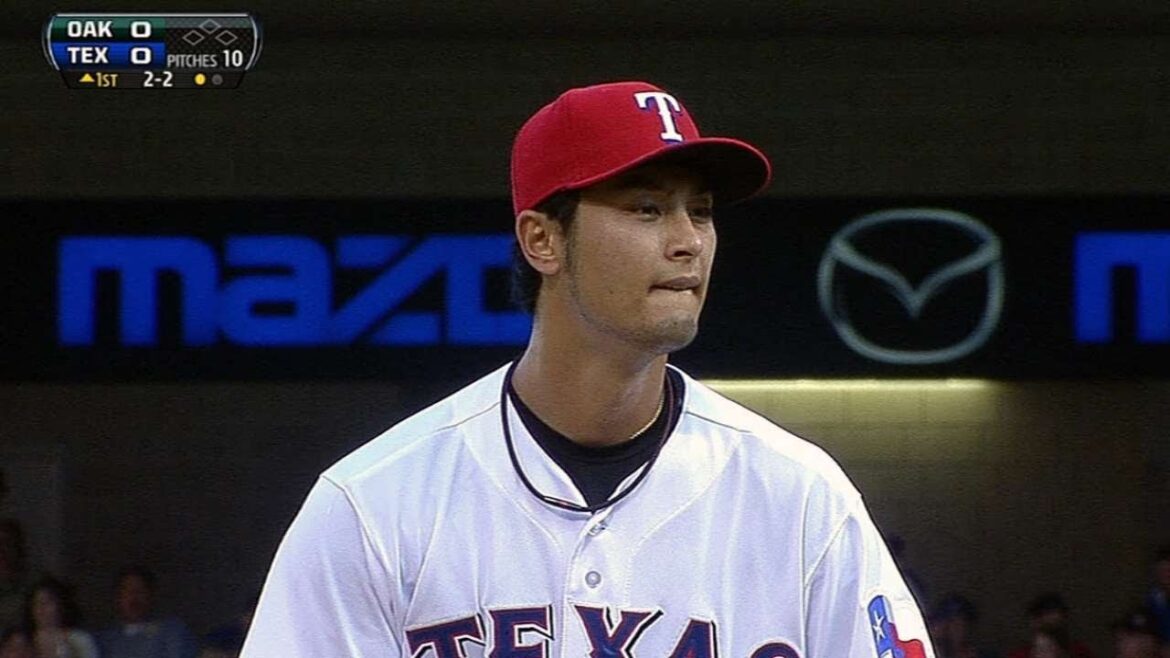 OAK@TEX: Darvish strikes out 10 A's in six frames