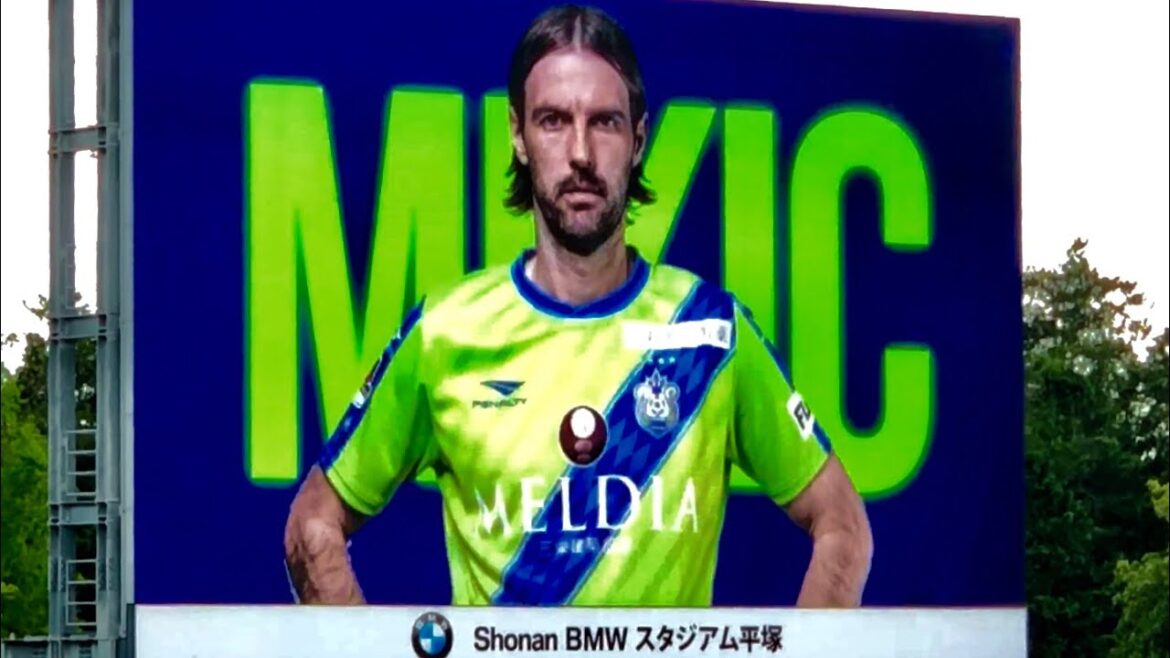 Mihael Mikić Special feature Shonan Bellmare Sanfrecce Hiroshima supporter chants and backstage greetings for both goals 2018 J1 League Shonan Bellmare x Sanfrecce Hiroshima Shonan BMW Stadium Hiratsuka