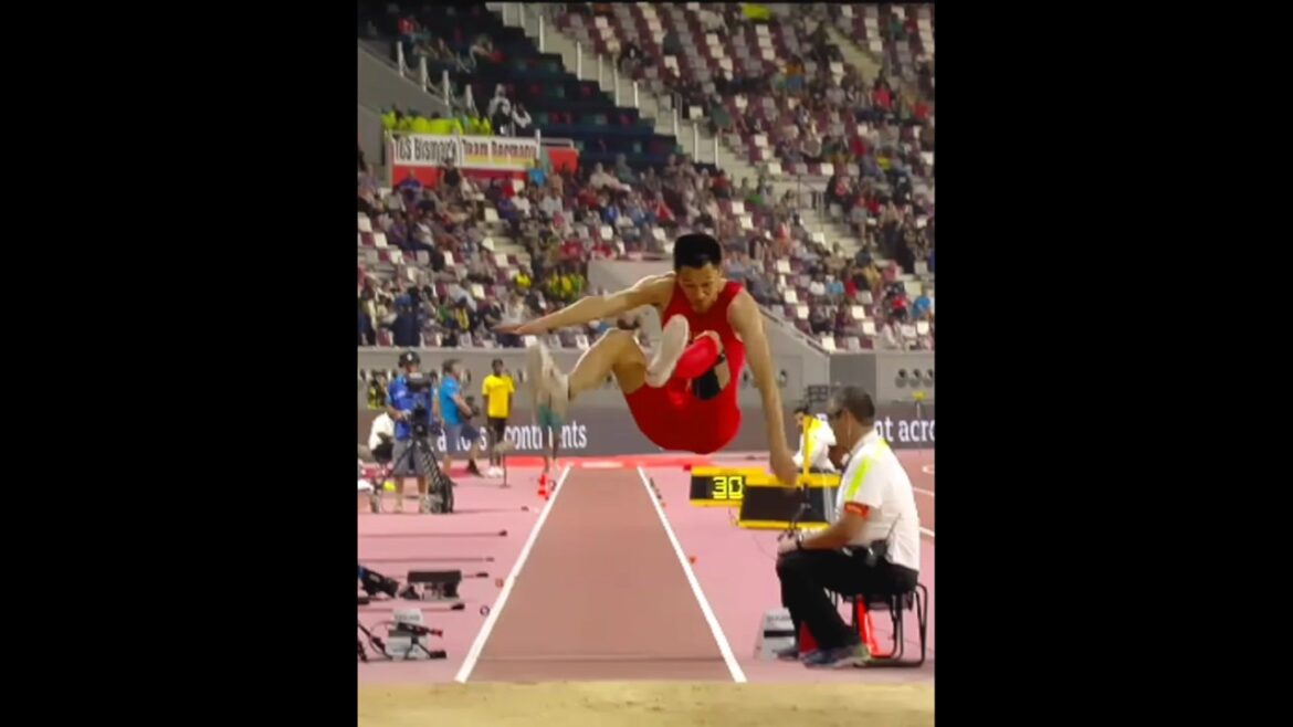 🥶💥 LONG JUMP 🔥🤯 #longjump #trackandfield #shortfeed