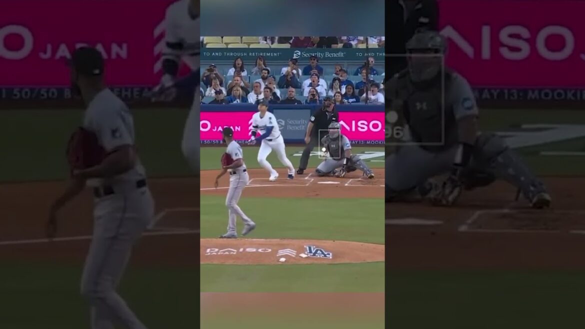 Shohei Ohtani brought "Sailor Moon" to the ballpark 🎶 (via @mlbespanol/IG)