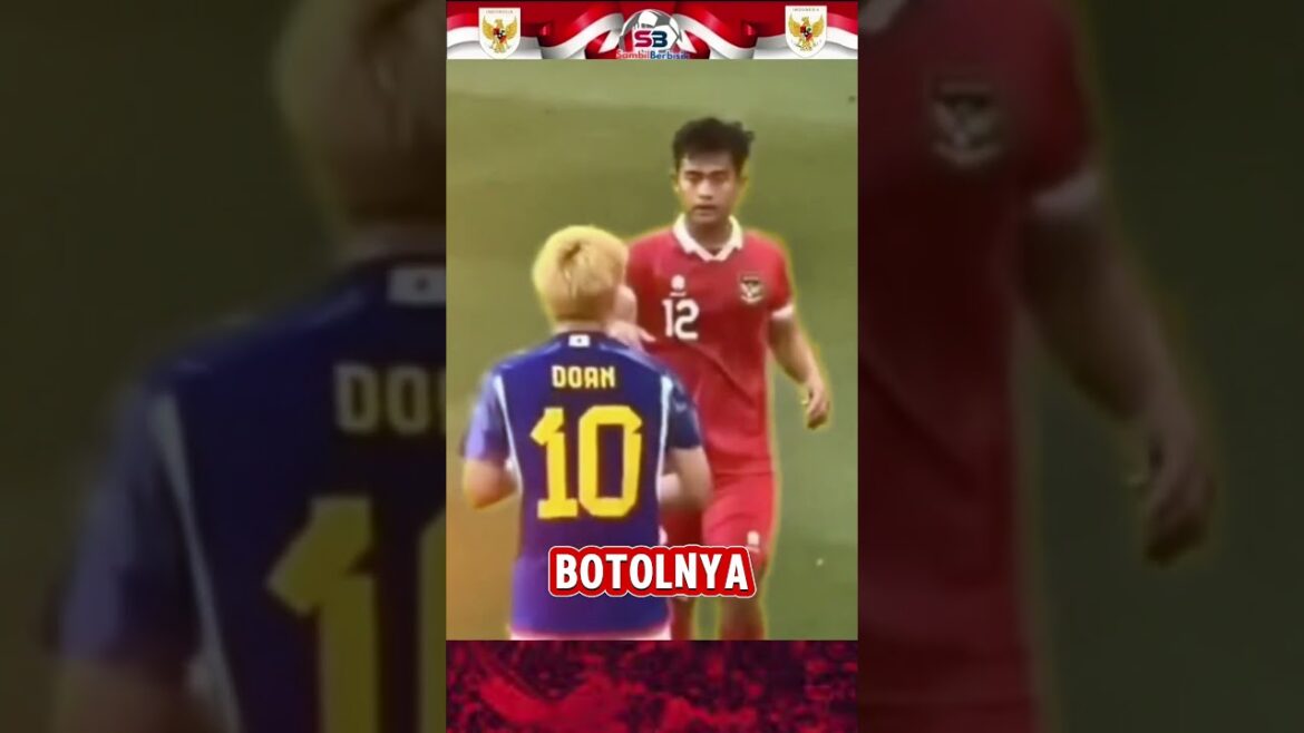 Japanese players are very polite to help Pratama Arhan drink. #Timnasindonesia #pratamaarhan Japanese players are very polite to help Pratama Arhan drink. #Timnasindonesia #pratamaarhan