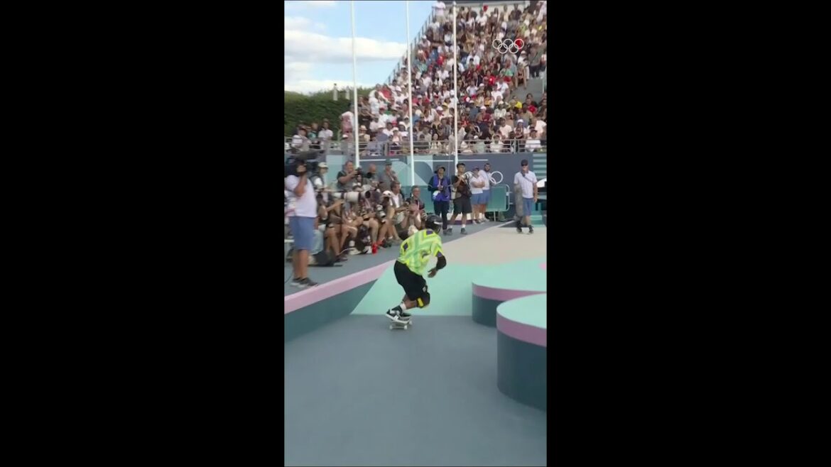 Augusto Akio for the crowd 🤩 🇧🇷