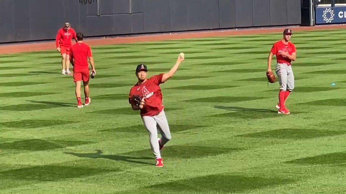 Angels Kikuchi Yusei adjusts at Yankee Stadium Angels Kikuchi Yusei adjusts at Yankee Stadium