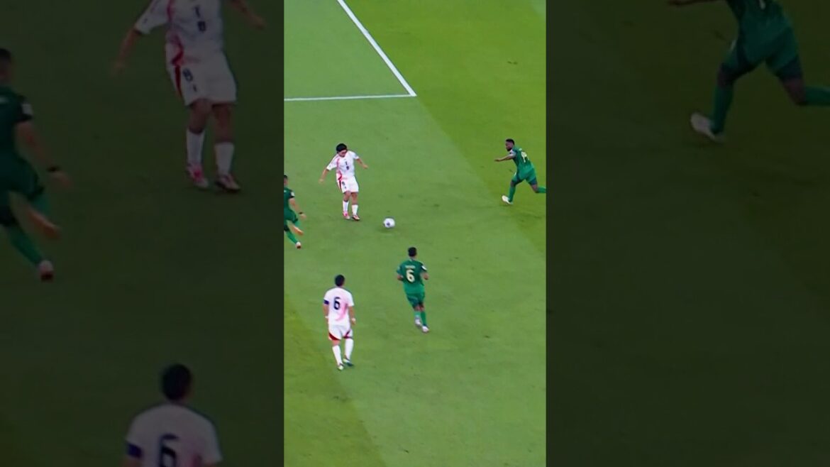 Minamino & Ueda Show Off Their Moves! ⚡ Minamino & Ueda Show Off Their Moves! ⚡