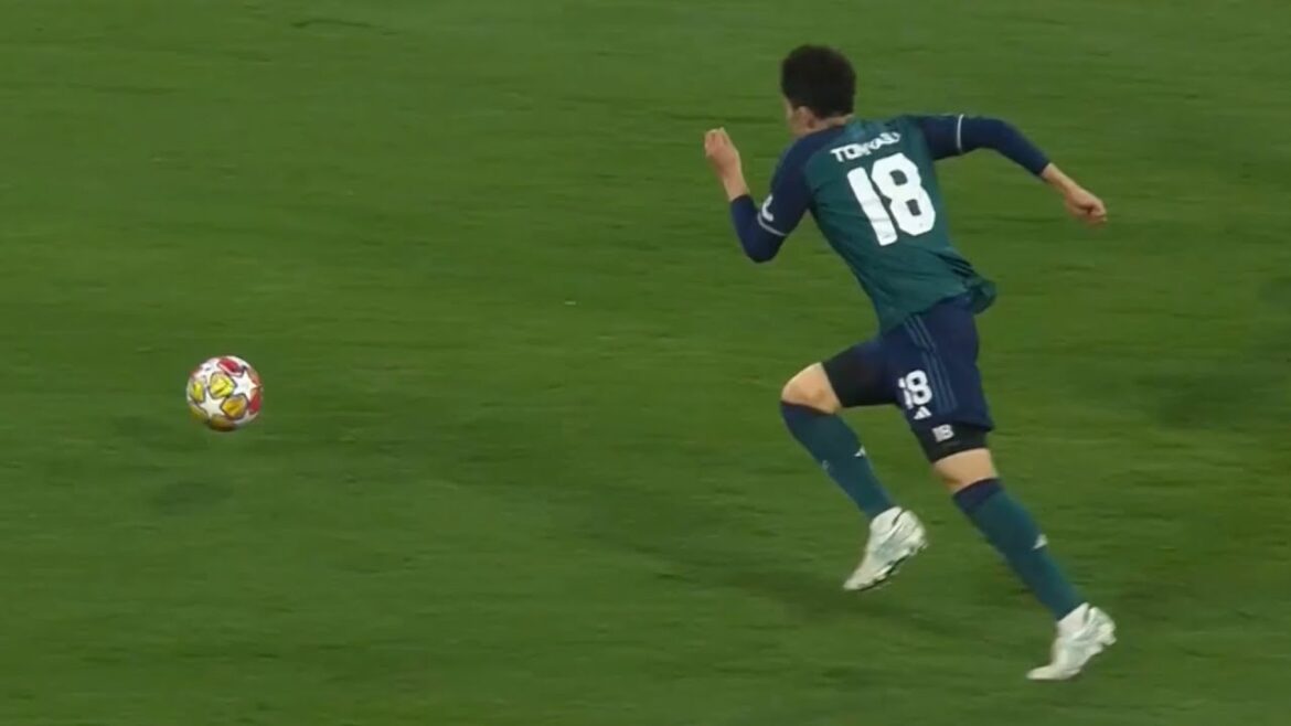 This is what happens when Tomiyasu Takehiro gets serious against Bayern This is what happens when Tomiyasu Takehiro gets serious against Bayern