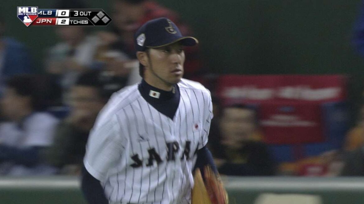 MLB@JPN: Kikuchi makes nice play at second for Japan MLB@JPN: Kikuchi makes nice play at second for Japan