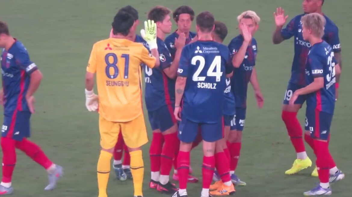 This was his first match for the Reds after his transfer, Scholz's second half circle scene. 2025/07/19 FC Tokyo-Urawa Reds Ajinomoto Stadium